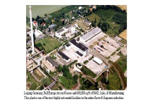 Luftbild eines großen Industriegebiets in Leipzig, Deutschland, beschriftet mit "Bell Europe", das Gebäude, Bäume, Straßen und andere Infrastruktur zeigt.