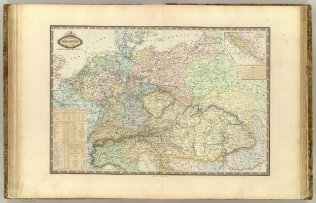 Ein offenes altes Buch, das eine detaillierte historische Karte von Deutschland zeigt, einschließlich seiner Provinzen und Städte.