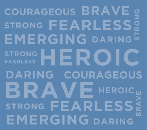 Blauer Hintergrund mit weißer Schrift, die die Wörter 'tapfer', 'stark', 'furchtlos', 'heldenhaft', 'kühn' und 'tapfer' in einer inspirierenden Anordnung wiederholt.