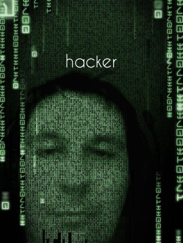 Das Gesicht eines Hackers auf einem Computerbildschirm, mittig umgeben von Binärcode und dem Wort "Hacker" in Textform.
