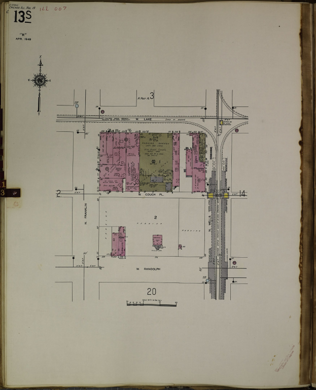 Ein aufgeschlagenes Buch mit einem detaillierten Stadtplan und Architekturplänen.