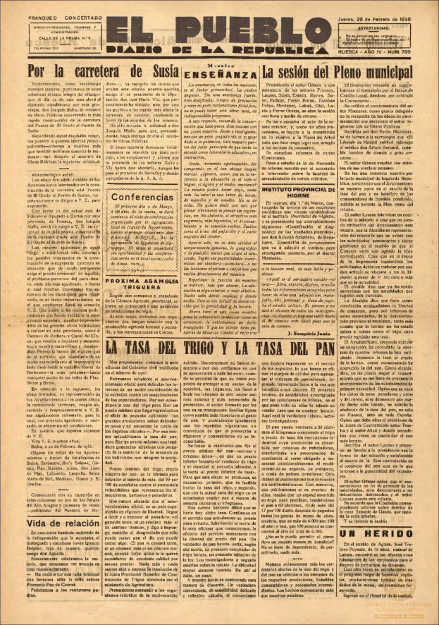 Alte spanische Zeitung 'El Pueblo' aus den frühen 2000er Jahren mit schwarzem Rand auf weißem Hintergrund, Text sichtbar.