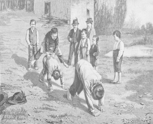 Schwarz-weißes Bild von Kindern auf einem Feld, mit zwei Jungen, die in der Mitte kämpfen, während die anderen zusehen, ein Hut und Text links.