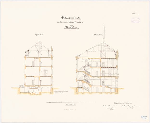Ein detailliertes architektonisches Zeichnung des Dienstgefändehauses in Dresden, Deutschland, mit einem Gebäude mit zahlreichen Fenstern und einer prominenten Treppe auf weißem Papier mit begleitendem Text.