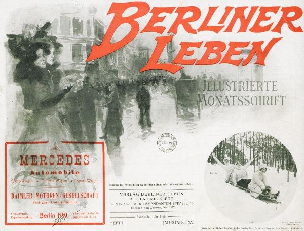 Anzeige für ein Mercedes-Benz-Fahrzeug in Berlin, Deutschland, mit Text, einem Stempel, Menschen, Bäumen und Gebäuden.