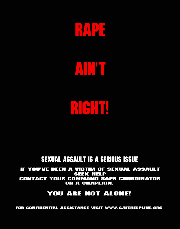 Ein Plakat mit fetter schwarzer Schrift auf einem weißen Hintergrund, das "Rape Ain't Right: Sexual Assault is a Serious Issue" zeigt, eingerahmt von einem schwarzen Rand.