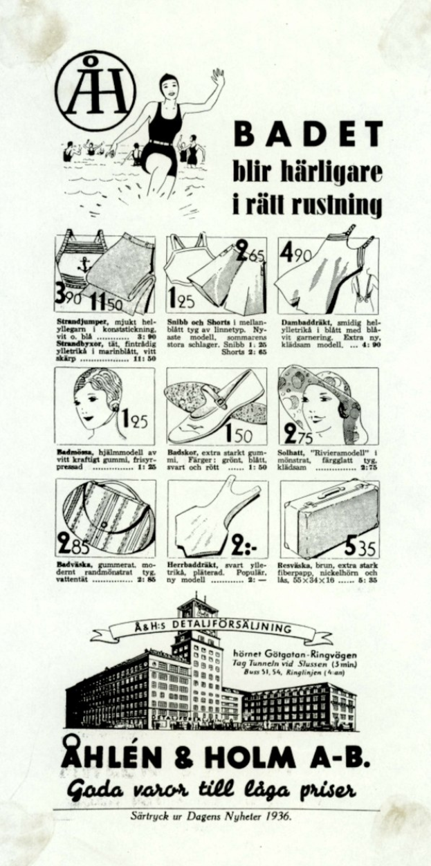 Eine Frau in einem weißen Bikini mit blauen und weißen Streifen posiert in einer modernen städtischen Umgebung, umgeben von Werbetafeln mit Menschen, Gebäuden und fetter Schrift.