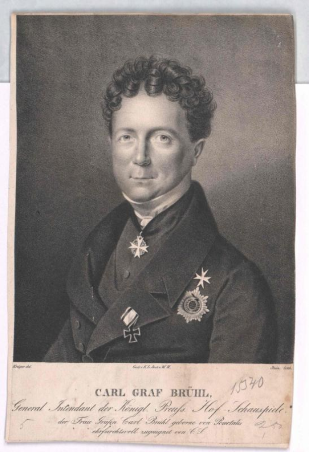 Ein Schwarz-Weiß-Porträt von Carl Graf Bruhl, einem General des Deutschen Reichs, in einer mit Medaillen verzierten Jacke, mit einem Schriftstück unten.