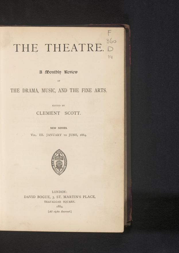 Offenes Buch mit dem Titel "Das Theater: Eine monatliche Besprechung des Dramas, der Musik und der schönen Künste" mit einem Textblatt und einem Logo.