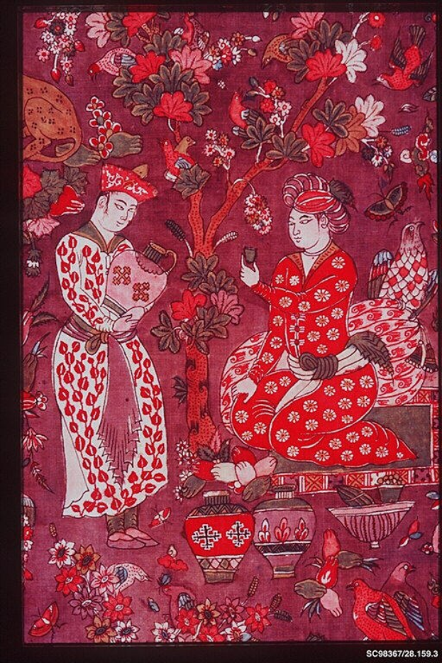 Gemälde eines Mannes und einer Frau in traditioneller chinesischer Kleidung umgeben von Blumen und Vögeln, gerahmt in einem klassischen Photo-Rahmen.