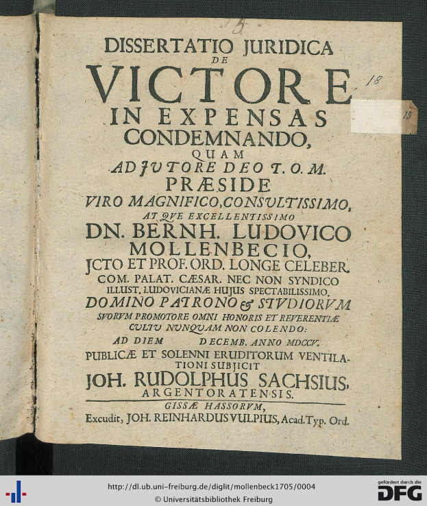 Ein aufgeschlagenes Buch mit dem Titel "Dissertation Juridica de Victore in Expensas Condemando", das Seiten mit juristischen Dokumenten zeigt.