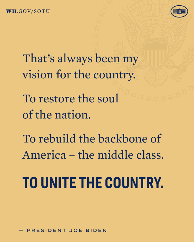 Plakat mit einem Zitat des Präsidenten Joe Biden, der seine Vision beschreibt, das Land wieder aufzubauen und die Mittelschicht zu stärken.