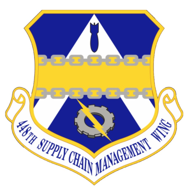 Logo des 48. Versorgungsgeschwader mit einem blauen Schild mit einem weißen Stern und einem weißen Banner mit der Aufschrift "Versorgungsmanagement" in blau, alles von einem weißen Rand umgeben und mit dem Text "48. Versorgungsgeschwader" in fetter schwarzer Schrift.