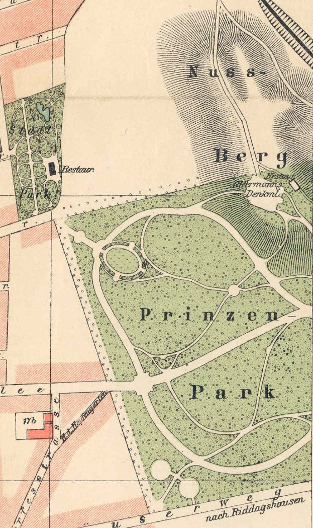 Alte detaillierte Karte von Berlin, Deutschland, die die Lage eines Parks mit Straßen, Landmarken und Texten über die Größe, Lage und Merkmale des Parks hervorhebt.